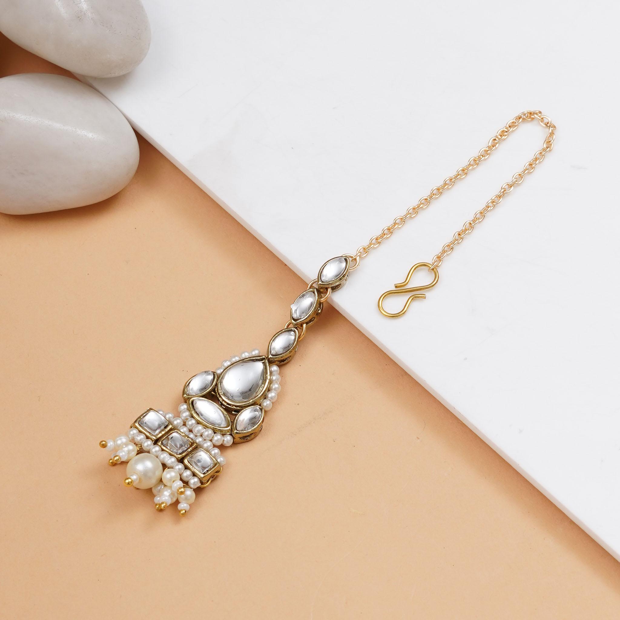 Divine White Kundan Maangtikka