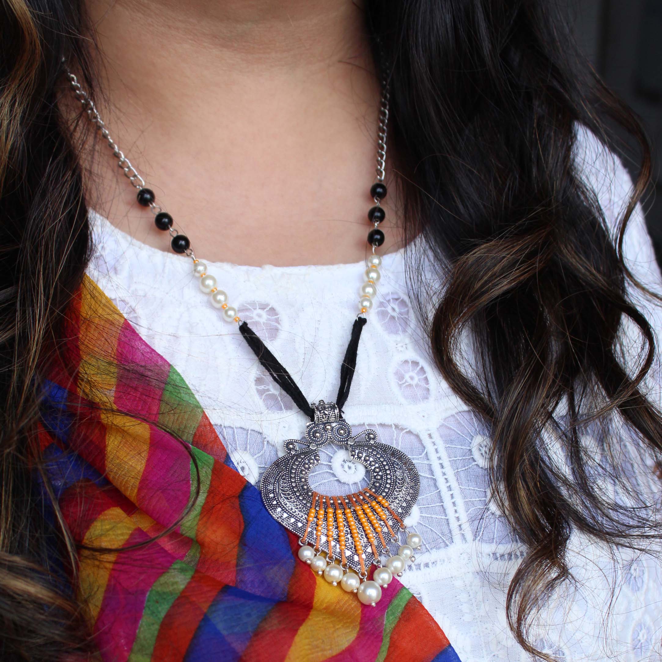 Dangling Paan Pearly Pendant 