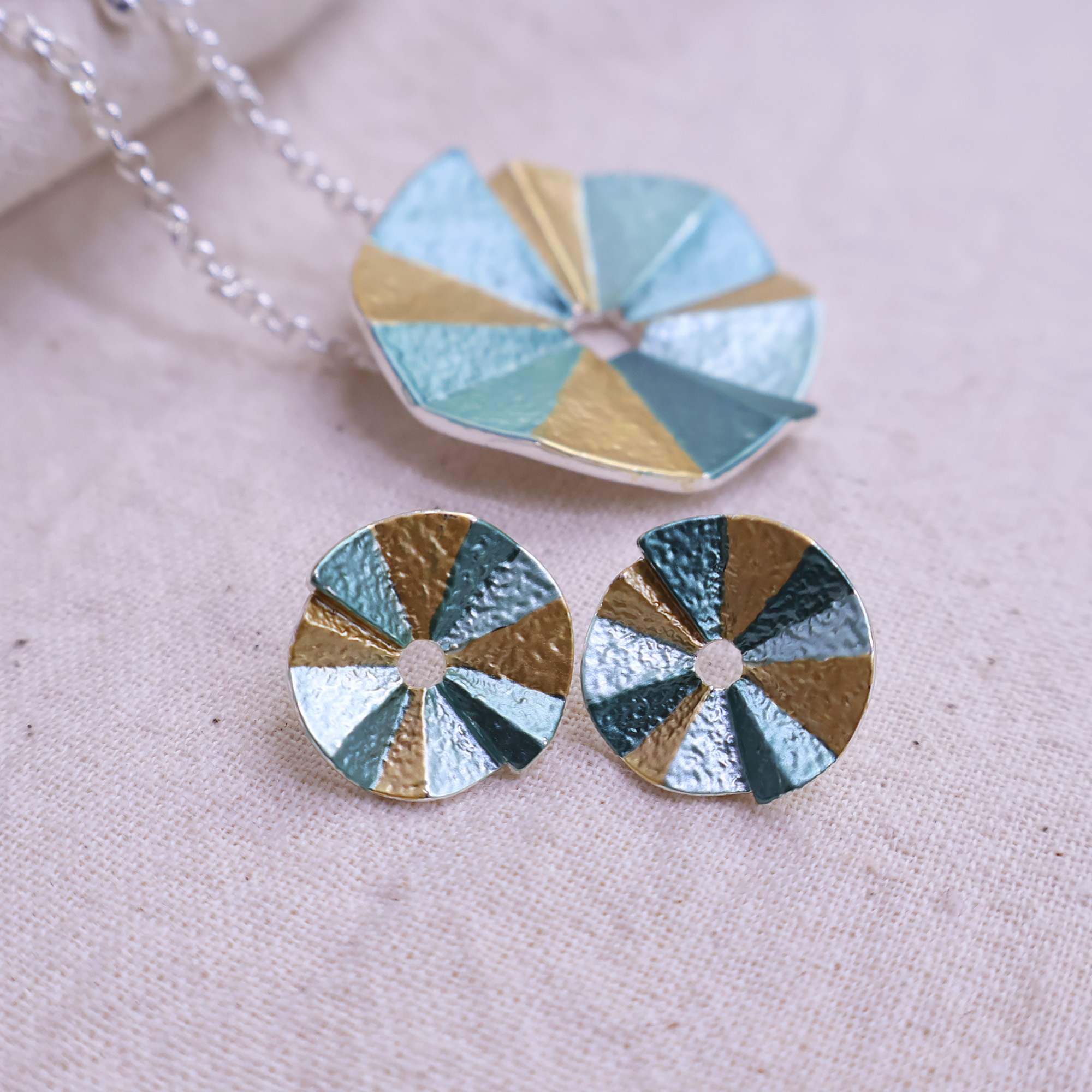 Geometric Disc Necklace Set 