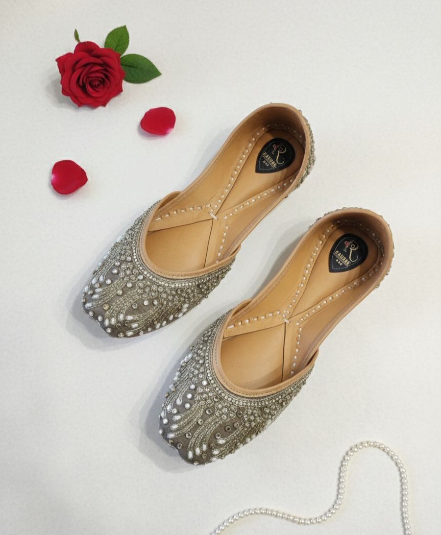 Aabroo Light Grey Pearl Jutti