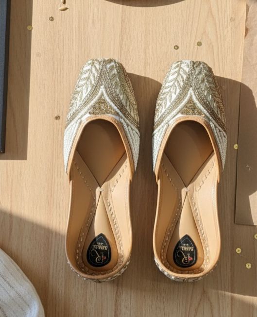 White Noor-E-Gold Jutti