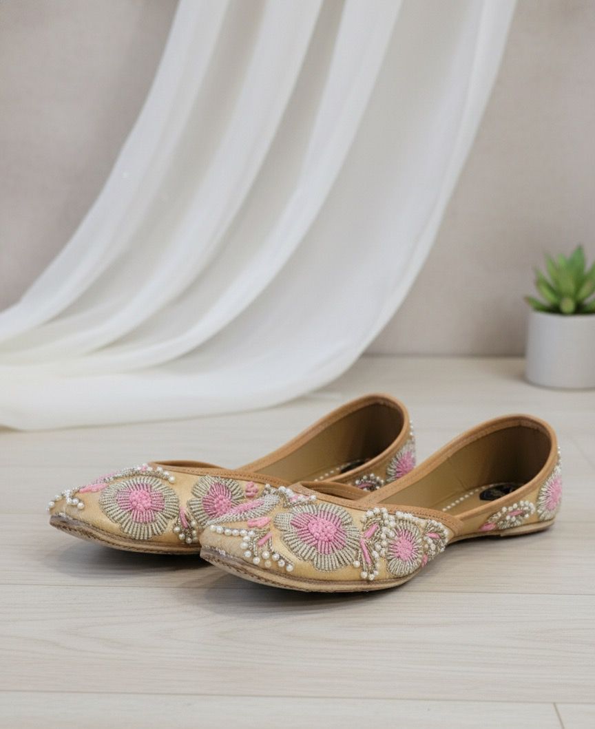Gulabo Pearl Blossom Jutti