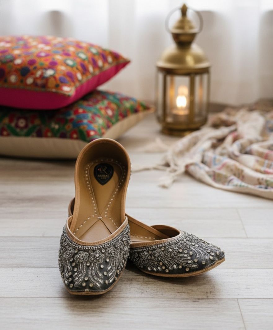 Aabroo Dark Grey Pearl Jutti
